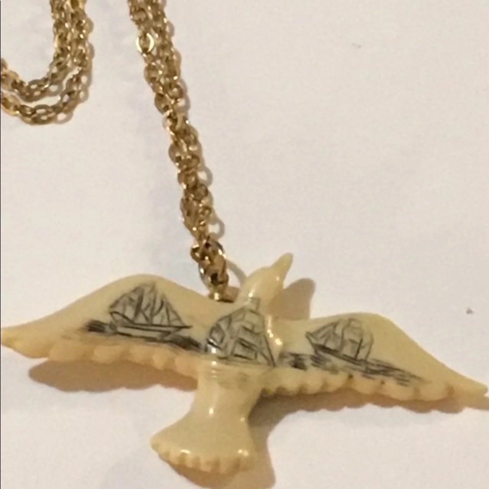 Scrimmed Seagull Necklace